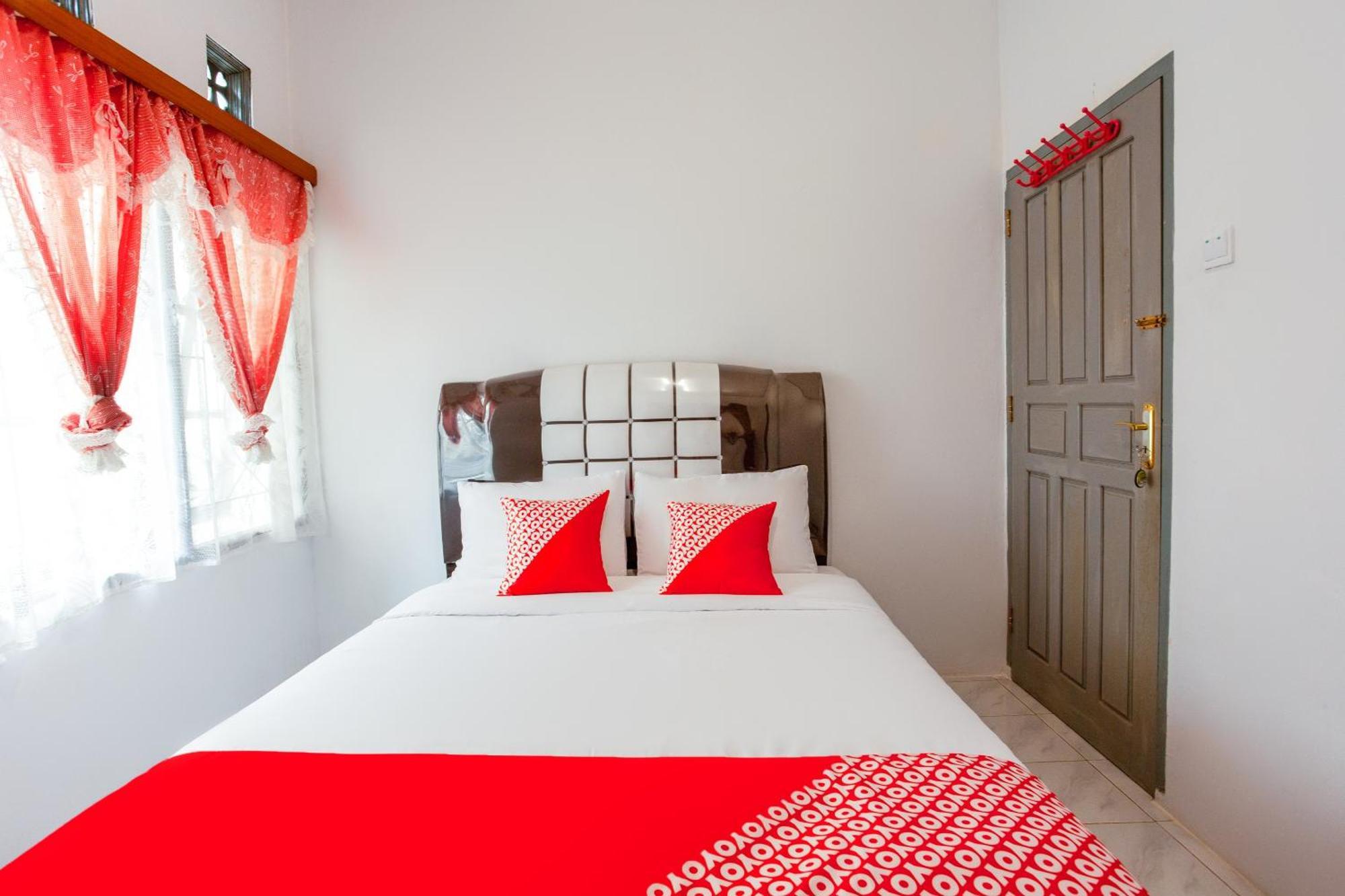 Oyo 2903 Putri Residence Syariah Букиттинги Экстерьер фото