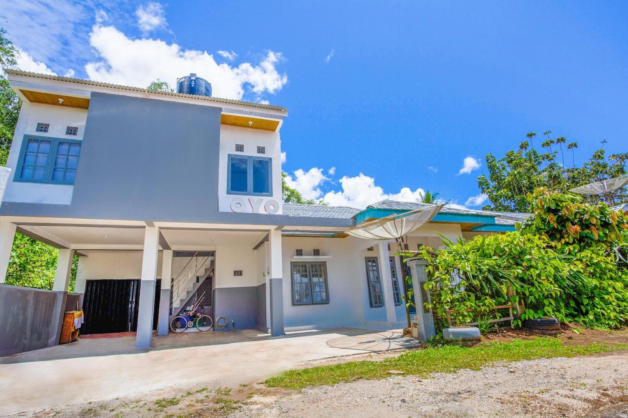 Oyo 2903 Putri Residence Syariah Букиттинги Экстерьер фото