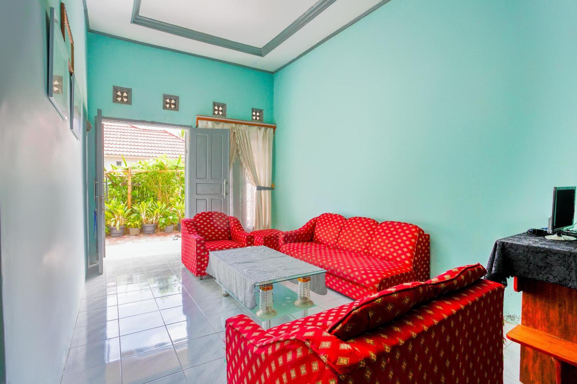 Oyo 2903 Putri Residence Syariah Букиттинги Экстерьер фото